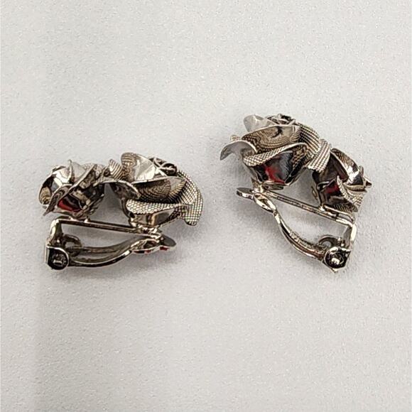 1950s Vintage Silver Mesh Rose Clip-On Earrings - Picture 4 of 8